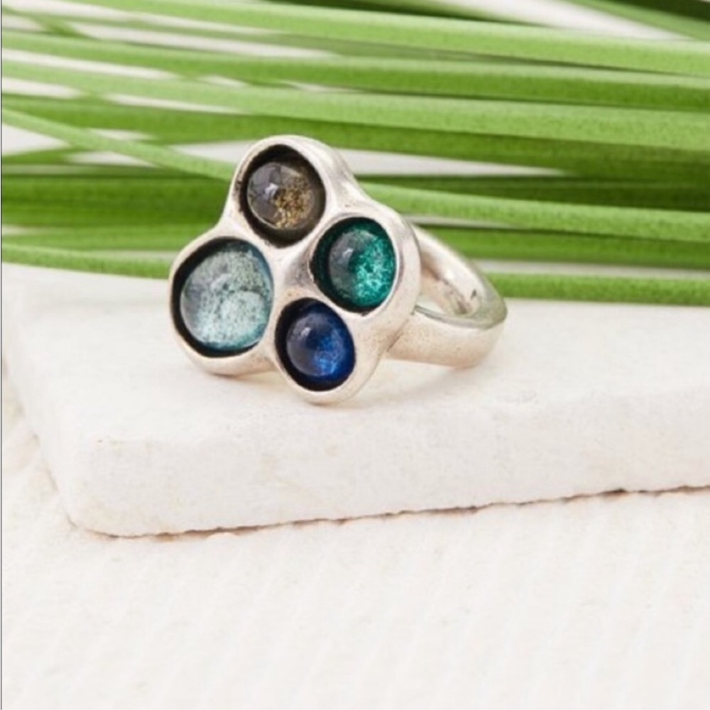 UNO de 50 Green and Blue Cluster Ring